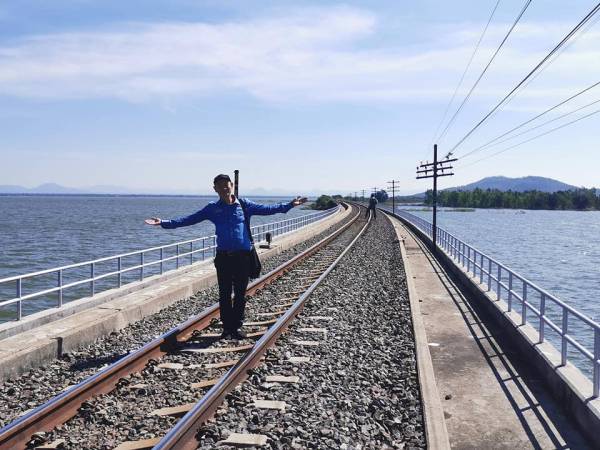 เที่ยวลพบุรี พัฒนานิคม เขื่อนป่าสักชลสิทธิ์ รถไฟลอยน้ำโคกสลุง (Floating train)