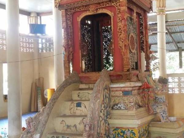 เที่ยวอุบลราชธานี เขื่องใน วัดป่าข่า (Wat Pa Kha) ชมธรรมมาสน์ศิลปะญวน