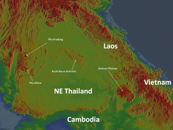 Nares ลาว จัมปาสัก ห้องเรียนธรณีวิทยากลางแจ้งที่ภูเพียงบ่อละเวน ลาวใต้ (1)