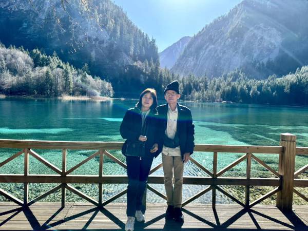 wickanet 003 จิ่วจ้ายโกว (Jiuzhaigou) เสฉวน ทะเลสาบกับน้ำตก