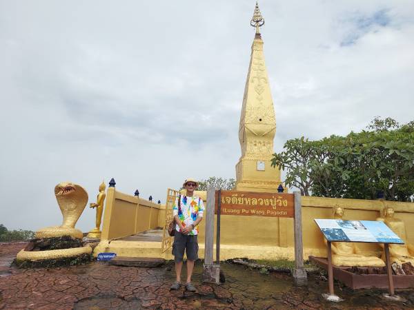 เที่ยวบึงกาฬ บึงโขงหลง ถ้ำนาคา เจดีย์หลวงปู่วัง