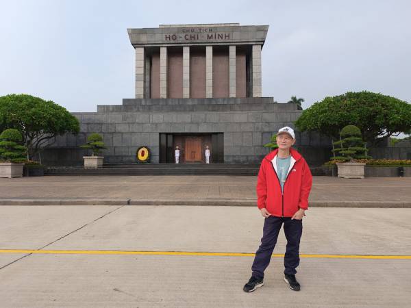 เที่ยวเวียดนาม ฮานอย สุสานโฮจิมินห์ (HO CHI MINH MAUSOLEUM)