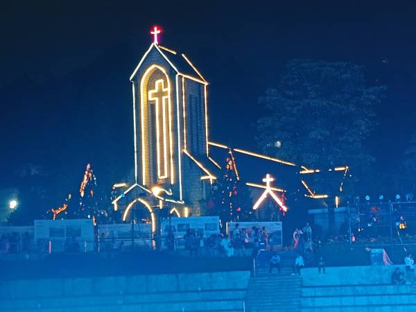 เที่ยวเวียดนาม หล่าวกาย เมืองซาปา โบสถ์ซาปา (Sapa Stone Church)