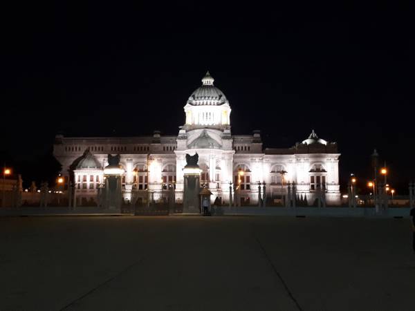 เที่ยวกรุงเทพ ดุสิต พระที่นั่งอนันตสมาคม (Ananta Samakhom Throne Hall)