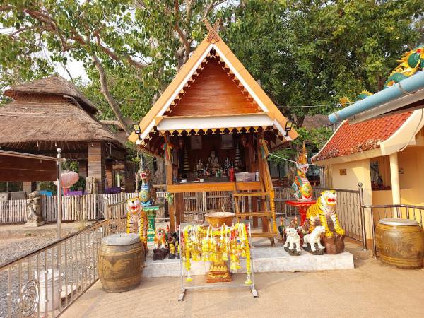 เที่ยวจันทบุรี ท่าใหม่ ศาลเจ้าพ่อหัวแหลม (Hua Laem Shrine)