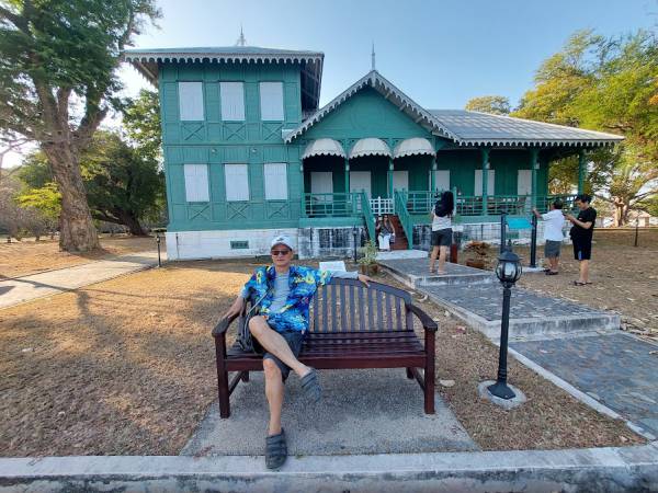เที่ยวชลบุรี ศรีราขา เกาะสีชัง พระจุฑาธุชราชฐาน (Phra Chudathut Ratchathan Palace)