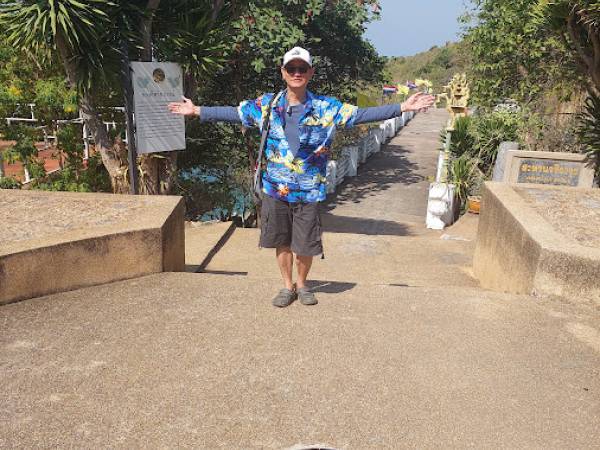 เที่ยวชลบุรี ศรีราขา เกาะสีชัง สะพานวชิราวุธ (Vajiravudh Bridge)