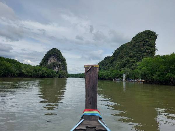 เที่ยวกระบี่ เมือง เขาขนาบน้ำ (Khao Khanab Nam)