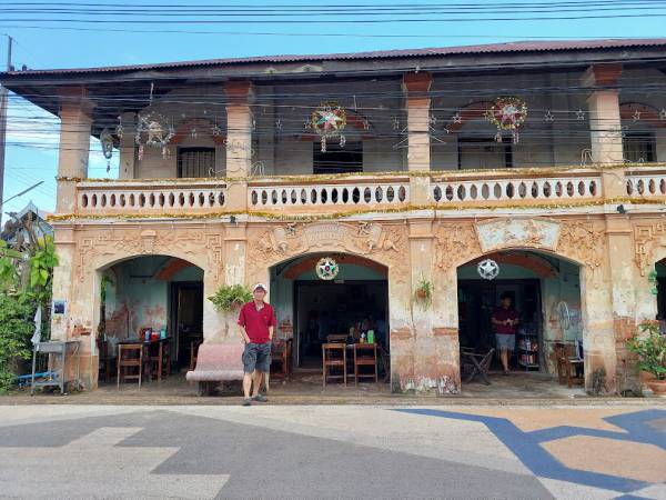เที่ยวสกลนคร เมือง หมู่บ้านท่าแร่ (Tha Rae Village)