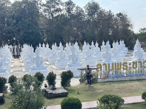 เที่ยวอุบลราชธานี เขมราฐ วัดบุ่งขี้เหล็ก ลานพระขาว (Wat Bung Khi Lek)