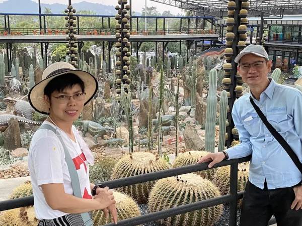 เที่ยวชลบุรี สัตหีบ สวนนงนุช แคคตัสการ์เด้น อาคารตะบองเพชร 2