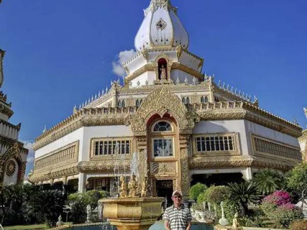 เที่ยวร้อยเอ็ด  (Travel Roi Et)